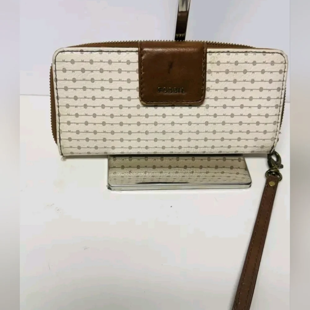 FOSSIL-Pebbled Leather Wristlet/Wallet